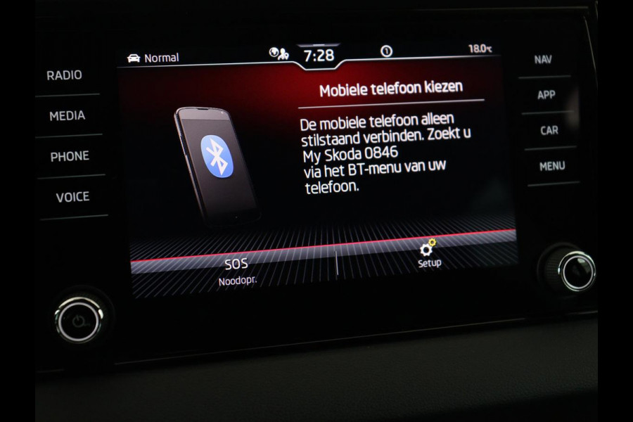 Škoda Karoq 1.5 TSI Sportline | Panoramadak | Stoelverwarming | Virtual Cockpit | Adaptive cruise | Canton Audio | Camera | File Assistent | Keyless | Side Assist | Full LED | Navigatie