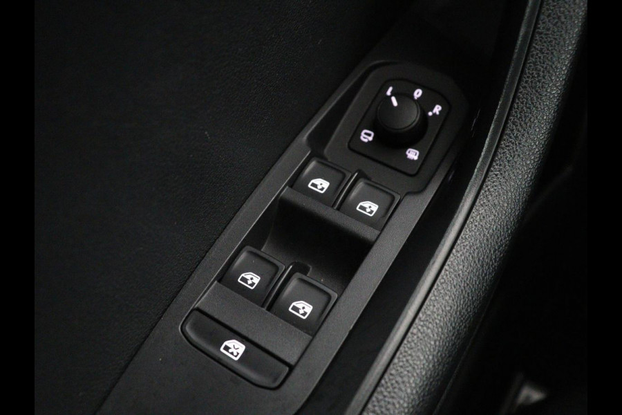 Škoda Karoq 1.5 TSI Sportline | Panoramadak | Stoelverwarming | Virtual Cockpit | Adaptive cruise | Canton Audio | Camera | File Assistent | Keyless | Side Assist | Full LED | Navigatie