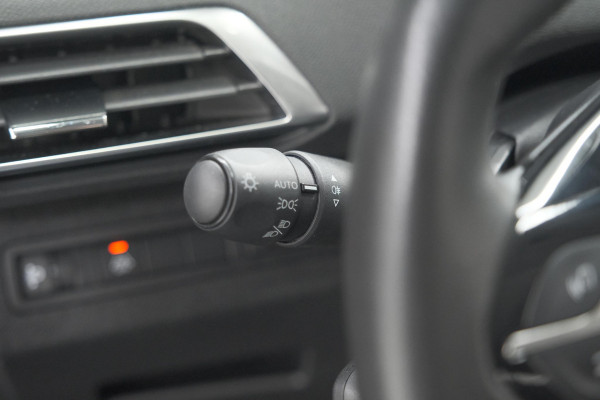 Peugeot 5008 PureTech 130 EAT8 Active Pack | 7 Zitplaatsen | Apple Carplay | Parkeersensoren | Navigatie