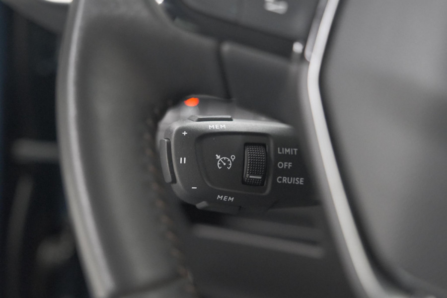 Peugeot 5008 PureTech 130 EAT8 Active Pack | 7 Zitplaatsen | Apple Carplay | Parkeersensoren | Navigatie