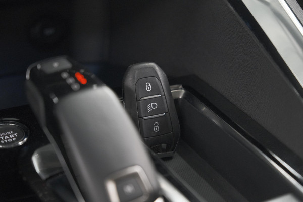 Peugeot 5008 PureTech 130 EAT8 Active Pack | 7 Zitplaatsen | Apple Carplay | Parkeersensoren | Navigatie