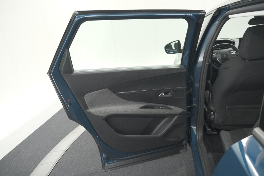 Peugeot 5008 PureTech 130 EAT8 Active Pack | 7 Zitplaatsen | Apple Carplay | Parkeersensoren | Navigatie