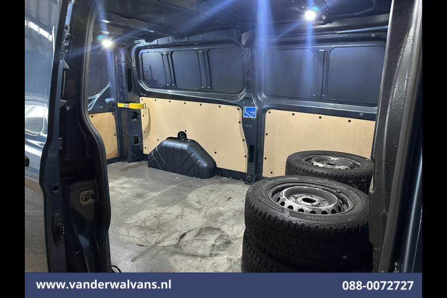 Ford Transit Custom 2.0 TDCI 131pk L2H1 Euro6 Airco | Camera | LED | Cruisecontrol | Verwarmde voorruit Parkeersensoren, Bijrijdersbank, 2800kg trekvermogen
