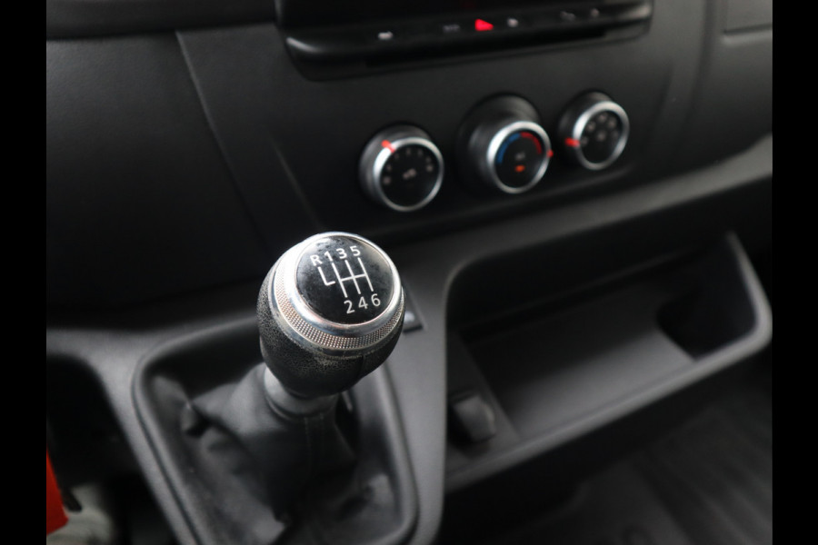 Renault Master 2.3 dCi 136pk Euro 6 L1H1 Imperiaal - Trekhaak - Camera - Navi