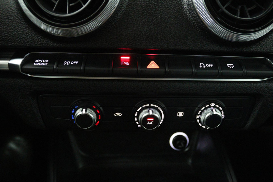 Audi A3 Limousine 1.5 TFSI CoD Sport Lease Edition (AUTOMAAT, CRUISE CONTROL, NAVIGATIE, LEER, PARKEERSENSOREN)