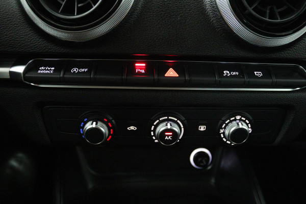 Audi A3 Limousine 1.5 TFSI CoD Sport Lease Edition (AUTOMAAT, CRUISE CONTROL, NAVIGATIE, LEER, PARKEERSENSOREN)