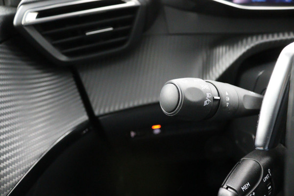 Peugeot 208 1.2 Allure*AUTOM.*ECC*CRUISE*NAVI*HAAK*CAM*CARPLAY