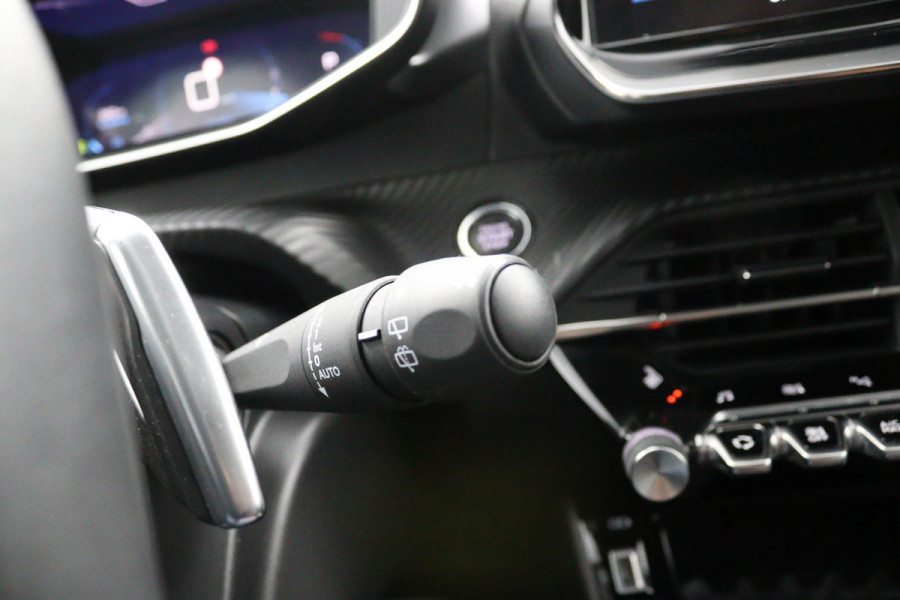 Peugeot 208 1.2 Allure*AUTOM.*ECC*CRUISE*NAVI*HAAK*CAM*CARPLAY