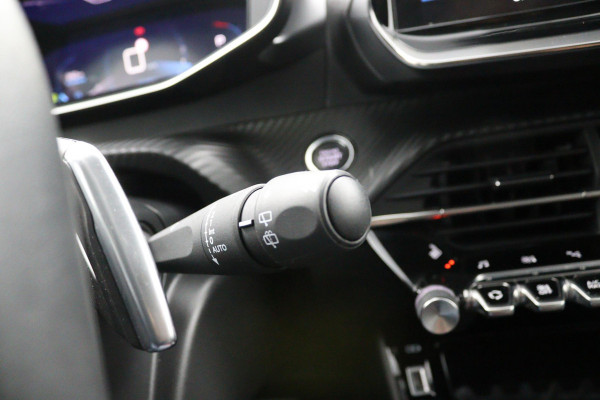 Peugeot 208 1.2 Allure*AUTOM.*ECC*CRUISE*NAVI*HAAK*CAM*CARPLAY