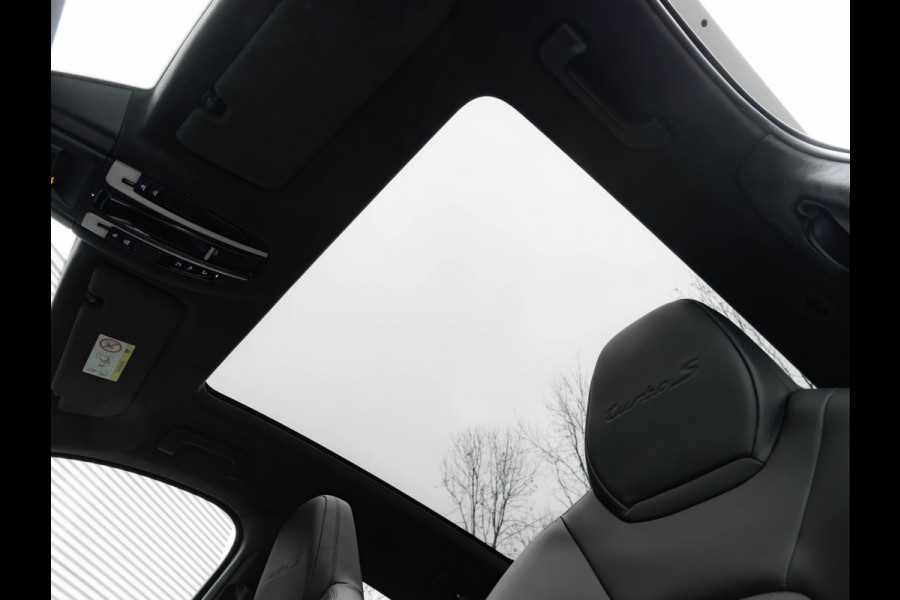Porsche Cayenne Coupé 4.0 Turbo S E-Hybrid - Pano - PCCB - Carbon Design Pakket - Head-Up - Luchtvering