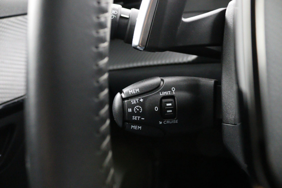 Peugeot 208 1.2 Allure*AUTOM.*ECC*CRUISE*NAVI*HAAK*CAM*CARPLAY