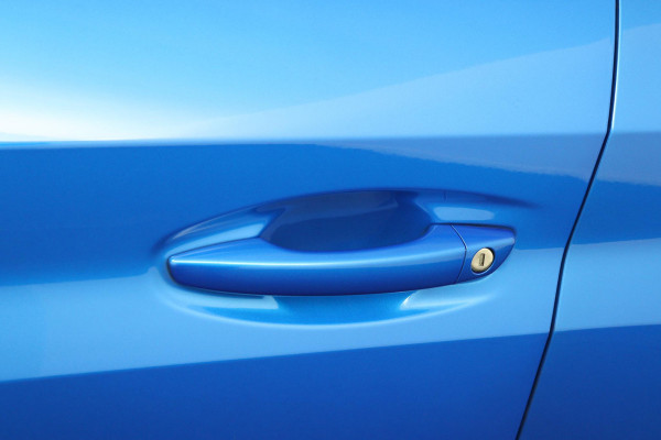 Peugeot 208 1.2 Allure*AUTOM.*ECC*CRUISE*NAVI*HAAK*CAM*CARPLAY