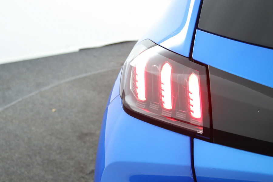 Peugeot 208 1.2 Allure*AUTOM.*ECC*CRUISE*NAVI*HAAK*CAM*CARPLAY