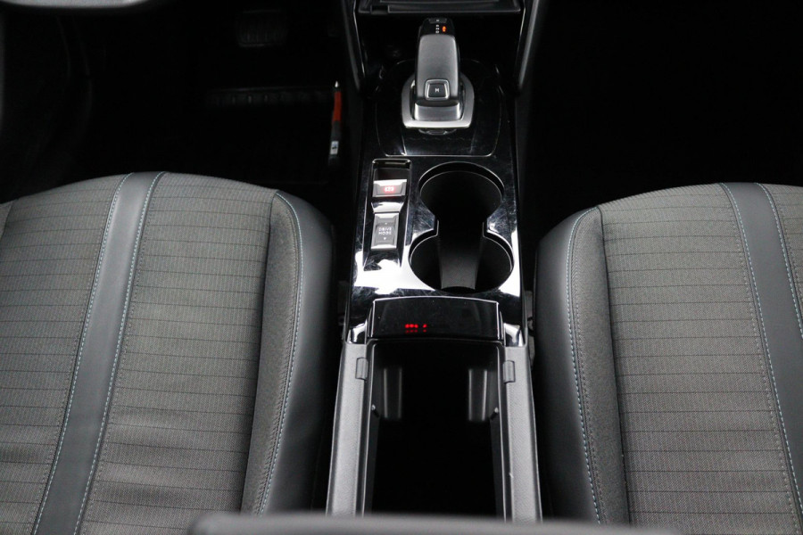 Peugeot 208 1.2 Allure*AUTOM.*ECC*CRUISE*NAVI*HAAK*CAM*CARPLAY