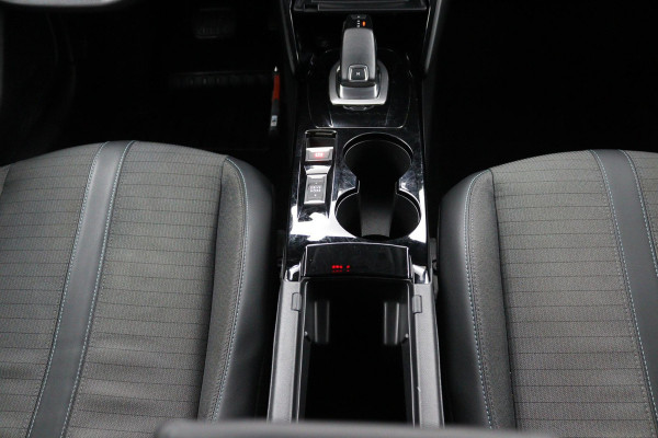 Peugeot 208 1.2 Allure*AUTOM.*ECC*CRUISE*NAVI*HAAK*CAM*CARPLAY