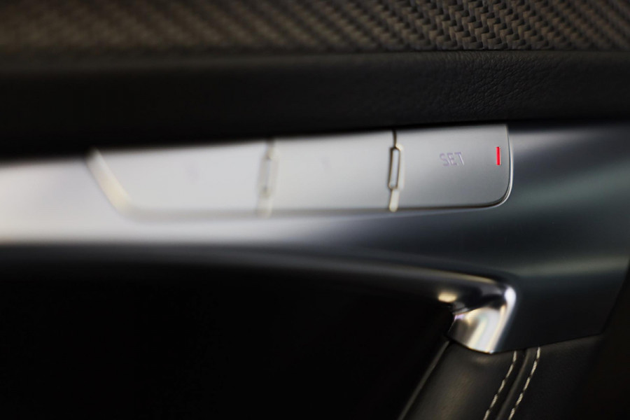 Audi A6 Avant 55 TFSI e Quattro RS6 Look / Head Up / Carbon / Leder / Memory / Acc / F1 / Lane Assist / Open Pano / 20 Inch