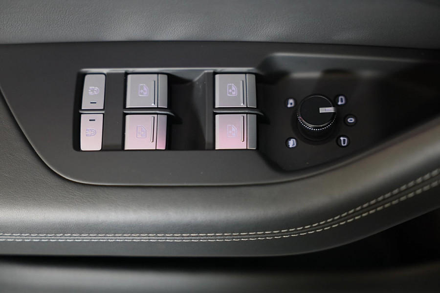 Audi A6 Avant 55 TFSI e Quattro RS6 Look / Head Up / Carbon / Leder / Memory / Acc / F1 / Lane Assist / Open Pano / 20 Inch