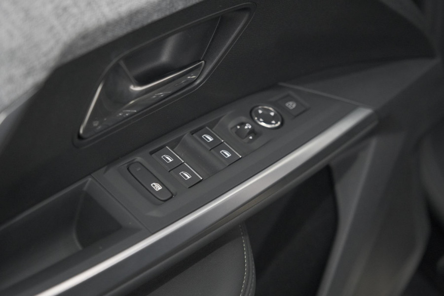 Peugeot 3008 1.2 Hybrid 136 GT | Panoramadak | 360 Camera | Stoelverwarming | Elektrische Kofferklep | Allseason Banden