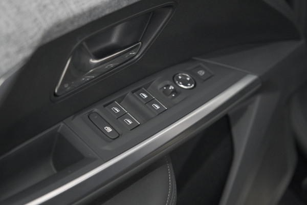 Peugeot 3008 1.2 Hybrid 136 GT | Panoramadak | 360 Camera | Stoelverwarming | Elektrische Kofferklep | Allseason Banden