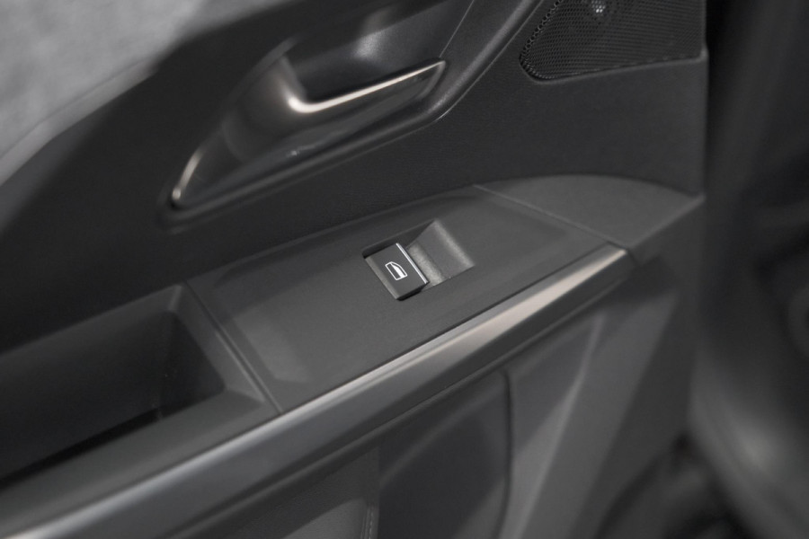 Peugeot 3008 1.2 Hybrid 136 GT | Panoramadak | 360 Camera | Stoelverwarming | Elektrische Kofferklep | Allseason Banden