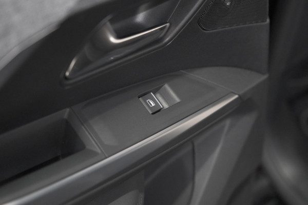 Peugeot 3008 1.2 Hybrid 136 GT | Panoramadak | 360 Camera | Stoelverwarming | Elektrische Kofferklep | Allseason Banden