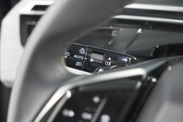 Peugeot 3008 1.2 Hybrid 136 GT | Panoramadak | 360 Camera | Stoelverwarming | Elektrische Kofferklep | Allseason Banden