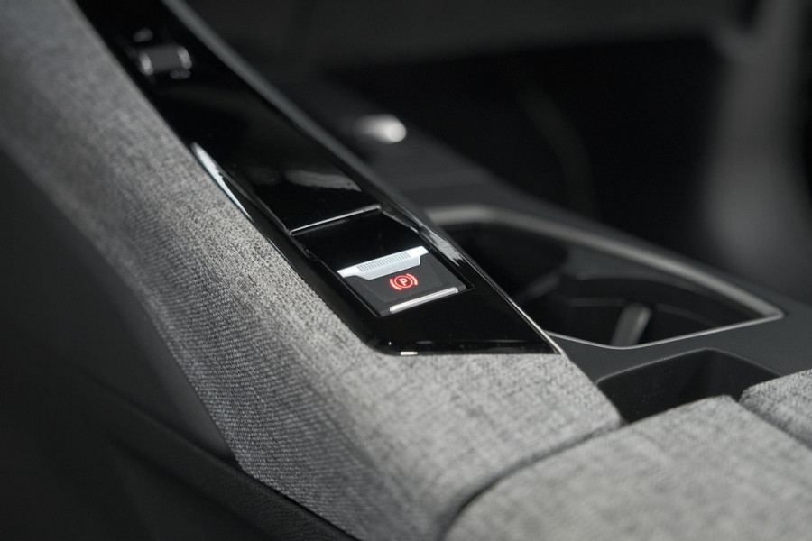 Peugeot 3008 1.2 Hybrid 136 GT | Panoramadak | 360 Camera | Stoelverwarming | Elektrische Kofferklep | Allseason Banden