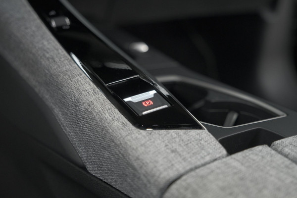 Peugeot 3008 1.2 Hybrid 136 GT | Panoramadak | 360 Camera | Stoelverwarming | Elektrische Kofferklep | Allseason Banden