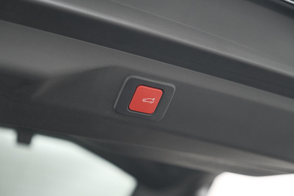 Peugeot 3008 1.2 Hybrid 136 GT | Panoramadak | 360 Camera | Stoelverwarming | Elektrische Kofferklep | Allseason Banden