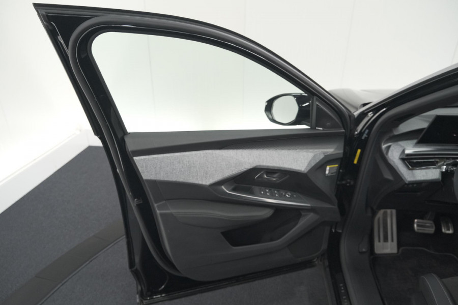 Peugeot 3008 1.2 Hybrid 136 GT | Panoramadak | 360 Camera | Stoelverwarming | Elektrische Kofferklep | Allseason Banden