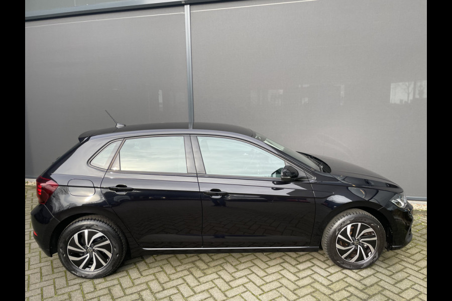 Volkswagen Polo 1.0 TSI Life Airco- Apple carplay - Cruise control - Navigatie - Parkeersensoren - Licht metalen velgen 15 inch - Bluetooth - Led verlichting - Radio - Elektrische ramen - Start/stop systeem - Stuur leder