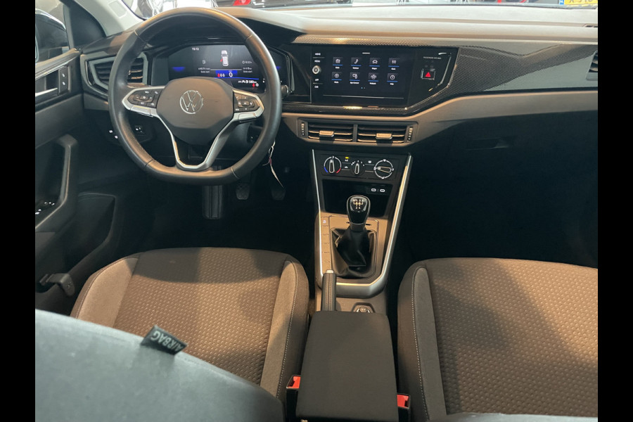 Volkswagen Polo 1.0 TSI Life Airco- Apple carplay - Cruise control - Navigatie - Parkeersensoren - Licht metalen velgen 15 inch - Bluetooth - Led verlichting - Radio - Elektrische ramen - Start/stop systeem - Stuur leder