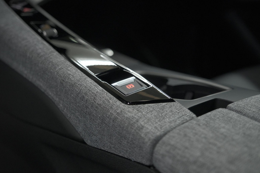 Peugeot 3008 1.2 Hybrid 136 GT | Panoramdak | 360 Camera | Stoelverwarming | Elektrische Kofferklep | Allseason Banden