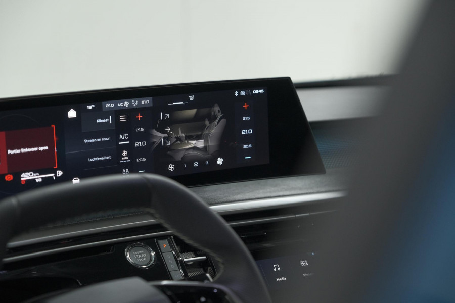 Peugeot 3008 1.2 Hybrid 136 GT | Panoramdak | 360 Camera | Stoelverwarming | Elektrische Kofferklep | Allseason Banden