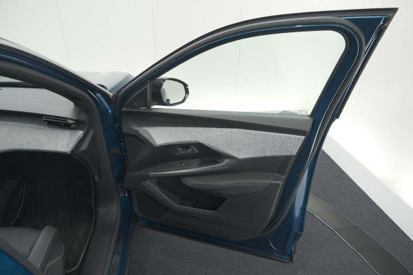 Peugeot 3008 1.2 Hybrid 136 GT | Panoramdak | 360 Camera | Stoelverwarming | Elektrische Kofferklep | Allseason Banden