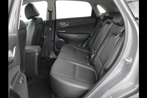 Hyundai Kona EV Premium 64 kWh | SOH 100% | 3 Fase | Stoelventilatie | Leder | Head-Up | Warmtepomp | Camera | Achterbankverwarming | Carplay | Navigatie | Adaptive cruise | Keyless | Parkeerhulp
