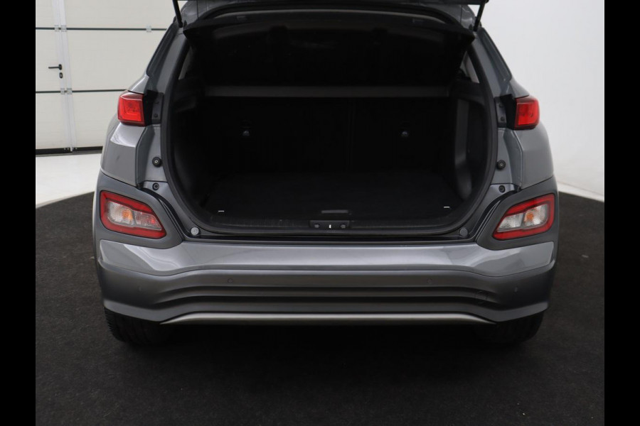 Hyundai Kona EV Premium 64 kWh | SOH 100% | 3 Fase | Stoelventilatie | Leder | Head-Up | Warmtepomp | Camera | Achterbankverwarming | Carplay | Navigatie | Adaptive cruise | Keyless | Parkeerhulp