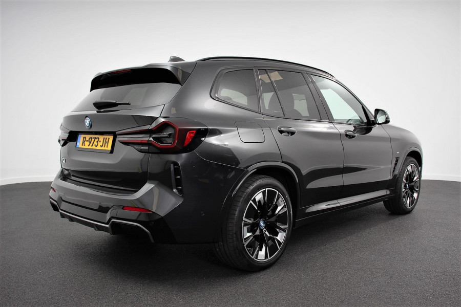 BMW iX3 High Executive M-Sport 286pk | Sportonderstel | Trekhaak | Leder | Schuifdak | Navigatie | Camera 360 | Harman Kardon