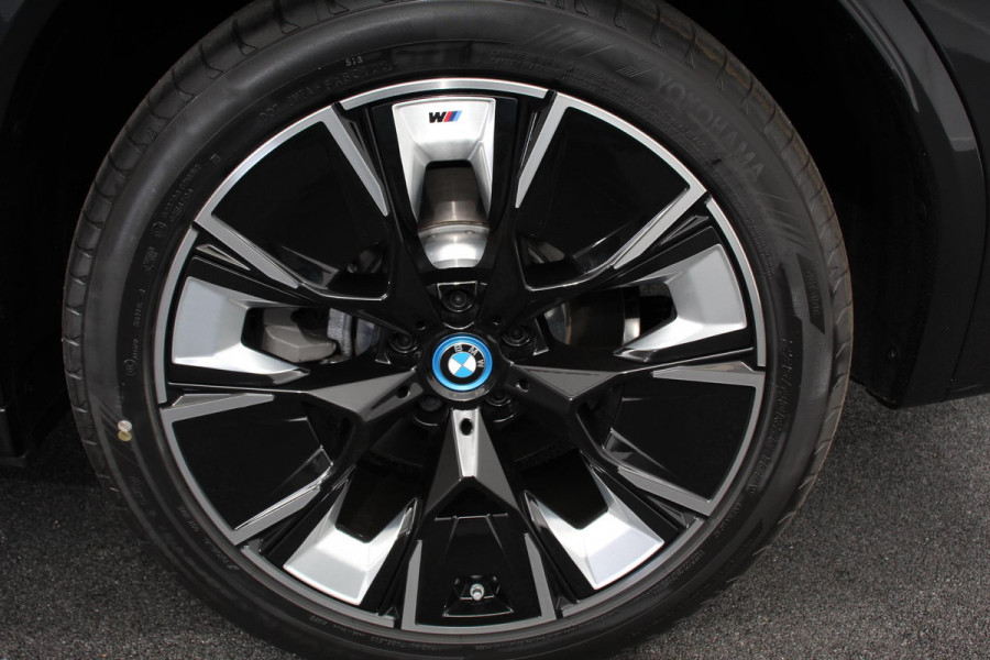 BMW iX3 High Executive M-Sport 286pk | Sportonderstel | Trekhaak | Leder | Schuifdak | Navigatie | Camera 360 | Harman Kardon