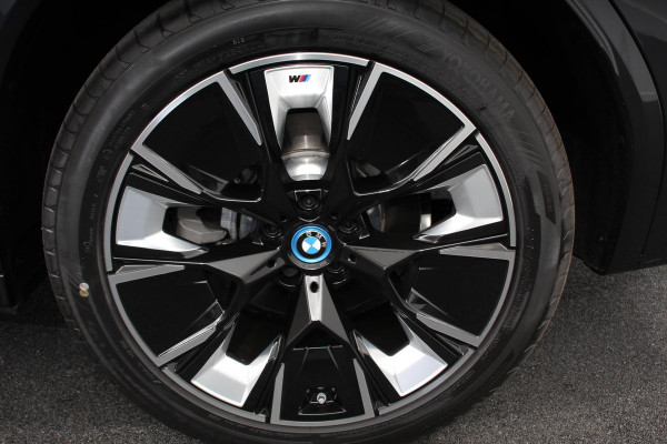 BMW iX3 High Executive M-Sport 286pk | Sportonderstel | Trekhaak | Leder | Schuifdak | Navigatie | Camera 360 | Harman Kardon