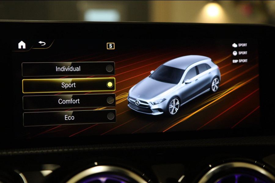 Mercedes-Benz A-Klasse 200 AMG NAP/PANO/KEYLESS/CARPLAY/SFEER/VOL