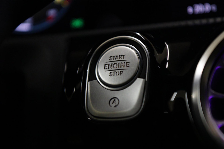Mercedes-Benz A-Klasse 200 AMG NAP/PANO/KEYLESS/CARPLAY/SFEER/VOL