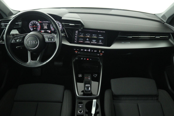 Audi A3 Sportback 30 TFSI Attitude (DIGITALE COCKPIT, STOELVERWARMING, CRUISE CONTROL, LANE-ASSIST, PARKEERSENSOREN)