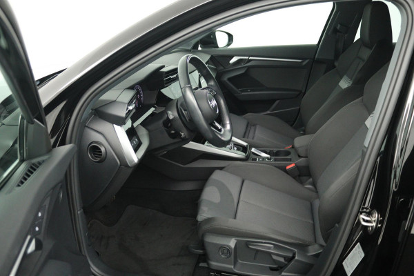 Audi A3 Sportback 30 TFSI Attitude (DIGITALE COCKPIT, STOELVERWARMING, CRUISE CONTROL, LANE-ASSIST, PARKEERSENSOREN)