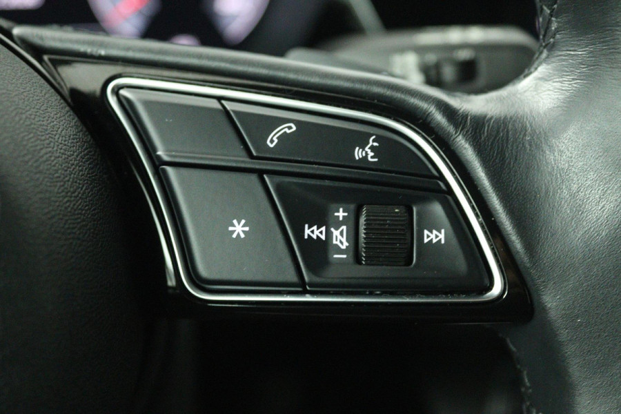 Audi A3 Sportback 30 TFSI Attitude (DIGITALE COCKPIT, STOELVERWARMING, CRUISE CONTROL, LANE-ASSIST, PARKEERSENSOREN)