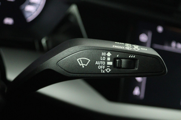 Audi A3 Sportback 30 TFSI Attitude (DIGITALE COCKPIT, STOELVERWARMING, CRUISE CONTROL, LANE-ASSIST, PARKEERSENSOREN)