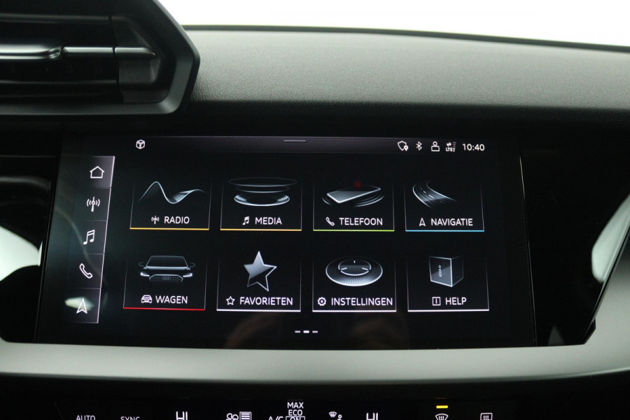 Audi A3 Sportback 30 TFSI Attitude (DIGITALE COCKPIT, STOELVERWARMING, CRUISE CONTROL, LANE-ASSIST, PARKEERSENSOREN)