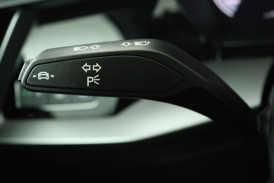 Audi A3 Sportback 30 TFSI Attitude (DIGITALE COCKPIT, STOELVERWARMING, CRUISE CONTROL, LANE-ASSIST, PARKEERSENSOREN)