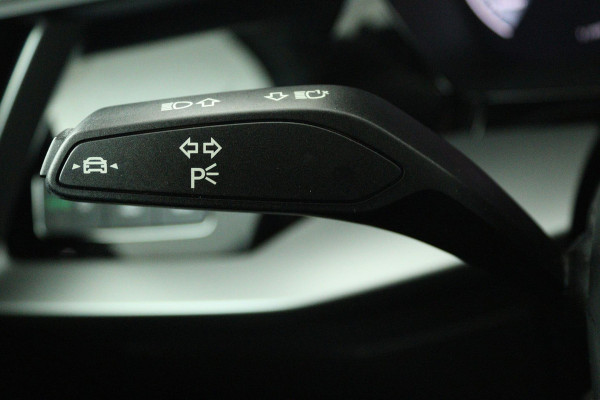 Audi A3 Sportback 30 TFSI Attitude (DIGITALE COCKPIT, STOELVERWARMING, CRUISE CONTROL, LANE-ASSIST, PARKEERSENSOREN)