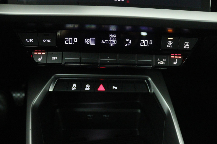 Audi A3 Sportback 30 TFSI Attitude (DIGITALE COCKPIT, STOELVERWARMING, CRUISE CONTROL, LANE-ASSIST, PARKEERSENSOREN)